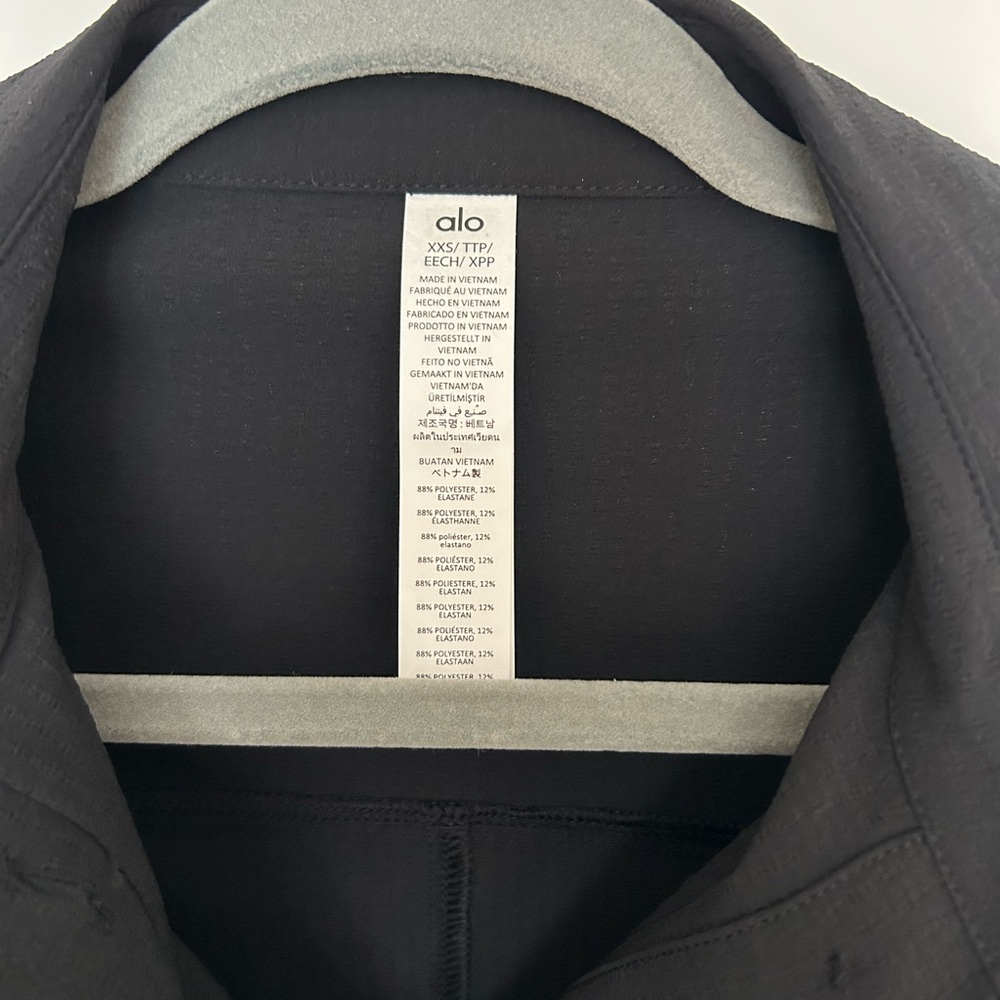 ALO Yoga Black Blazer Jacket - Picture 4 of 4
